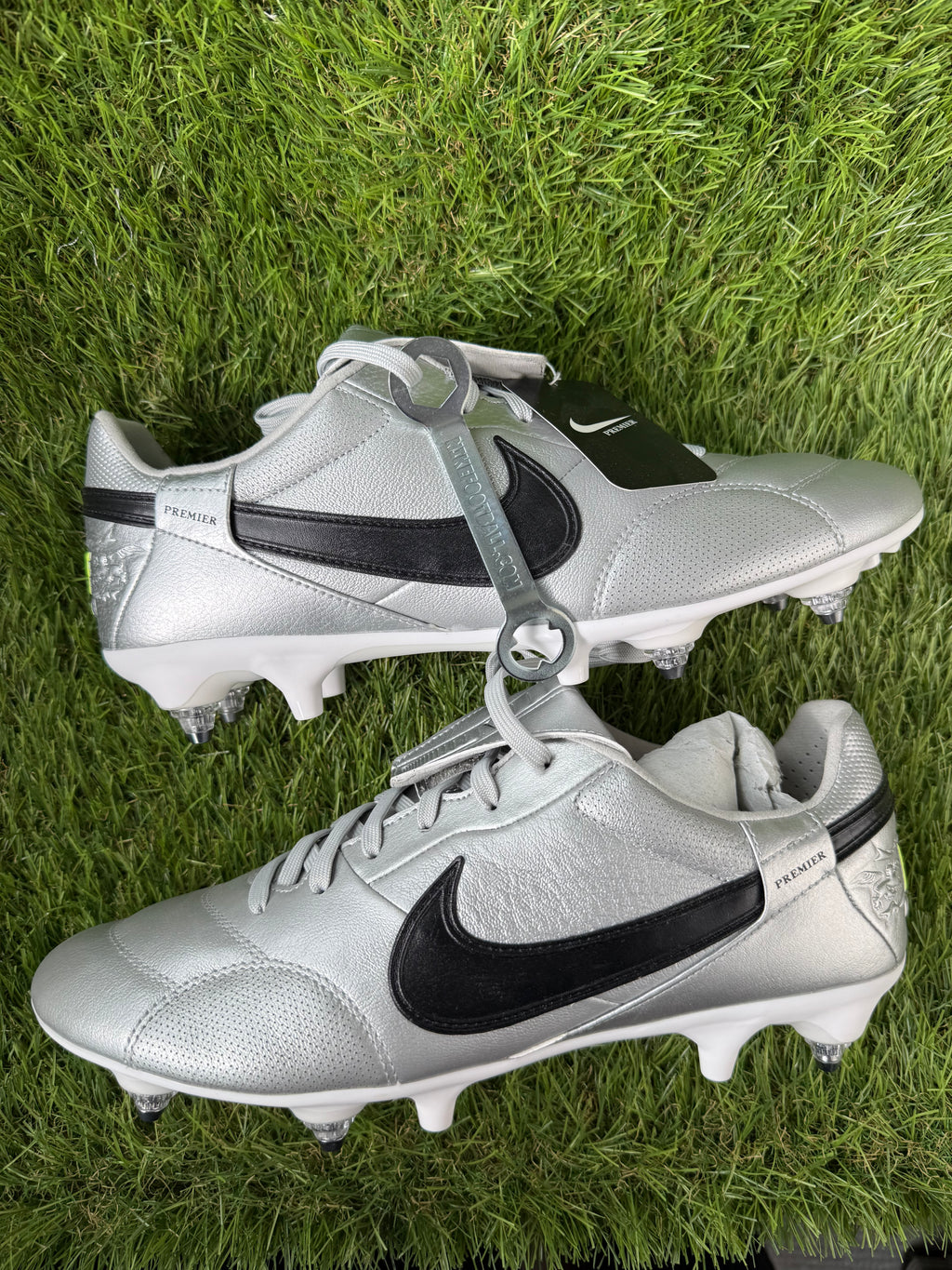 Nike Premier III Silver SG - 7.5 UK