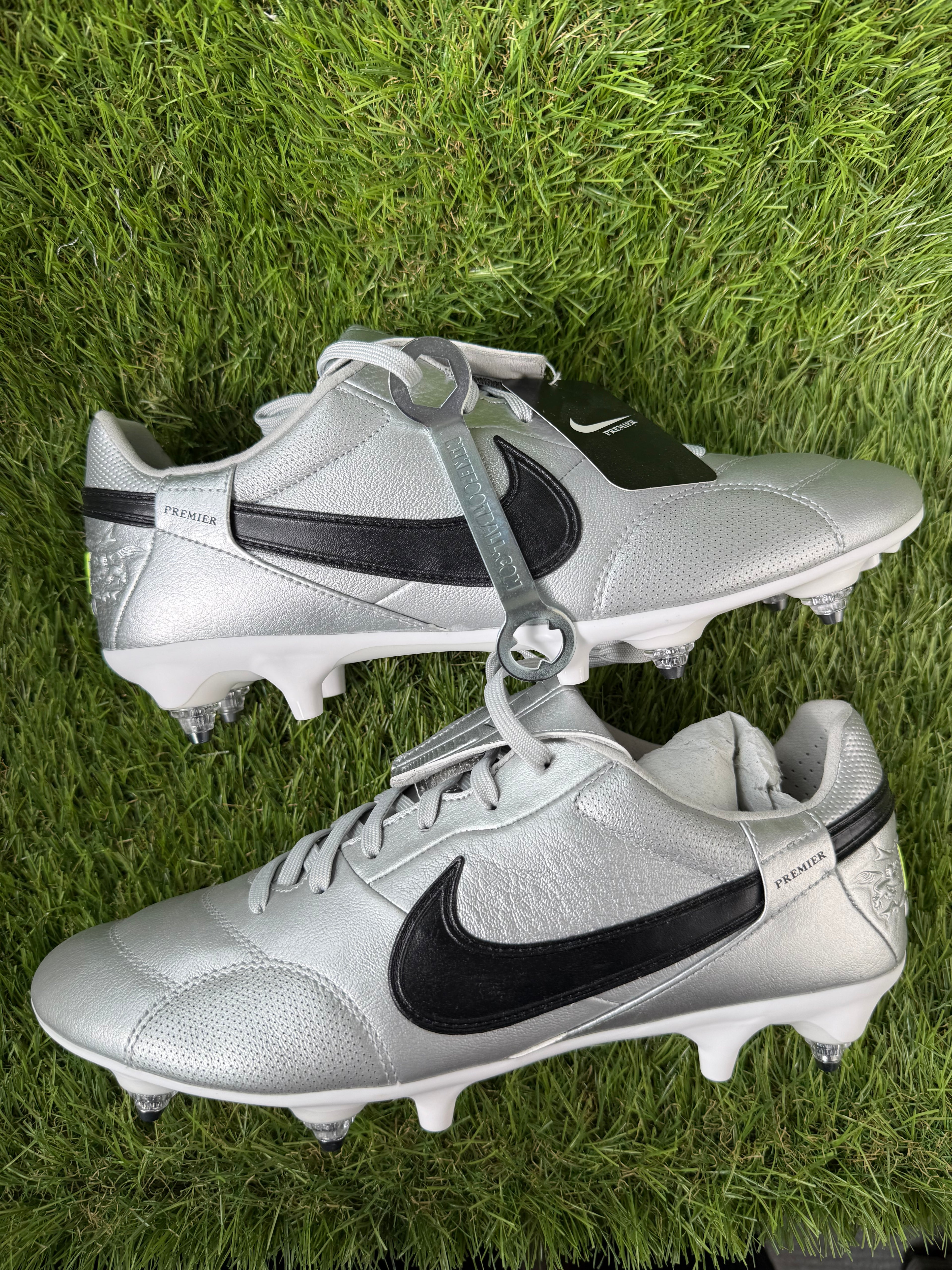 Nike Premier III Silver SG - 7.5 UK