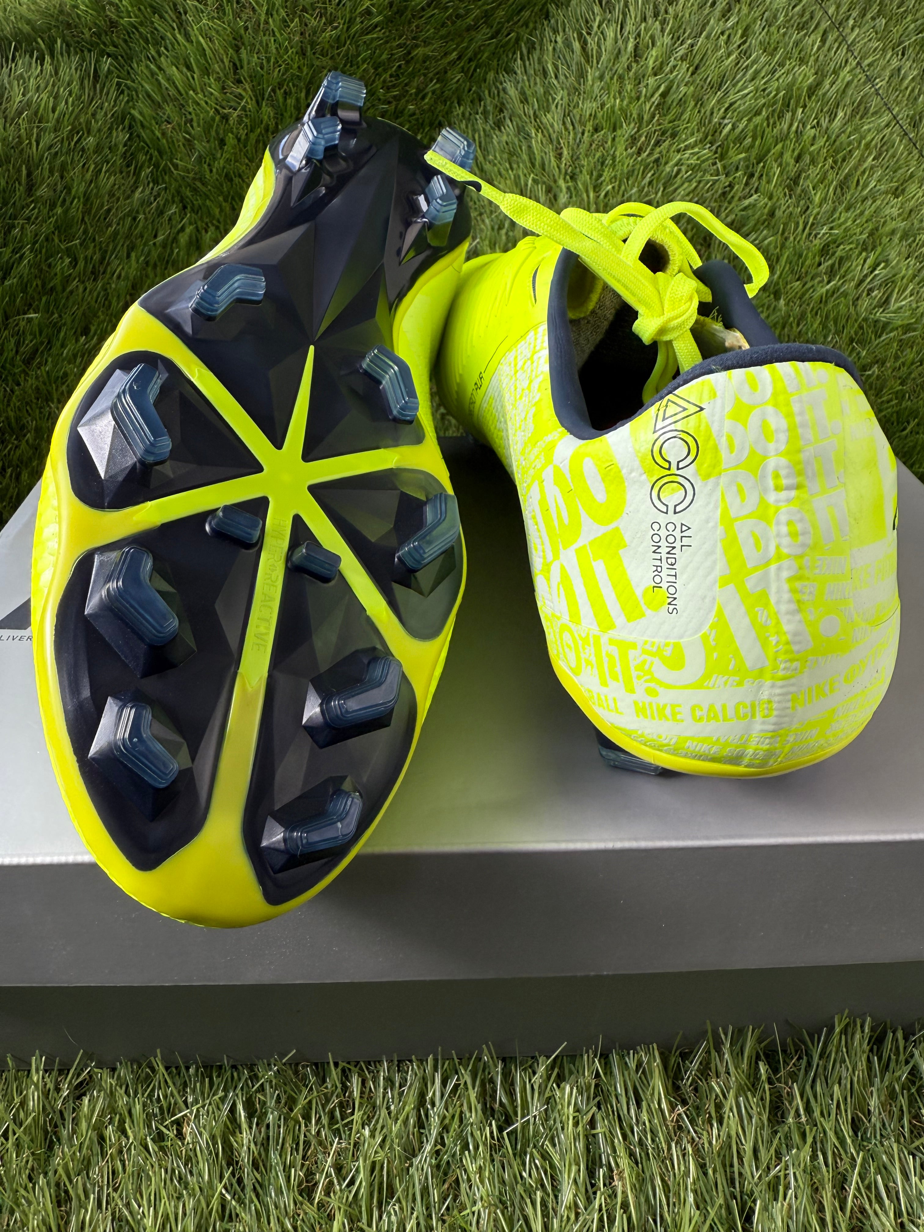 Nike Phantom Venom Elite FG - 11 UK