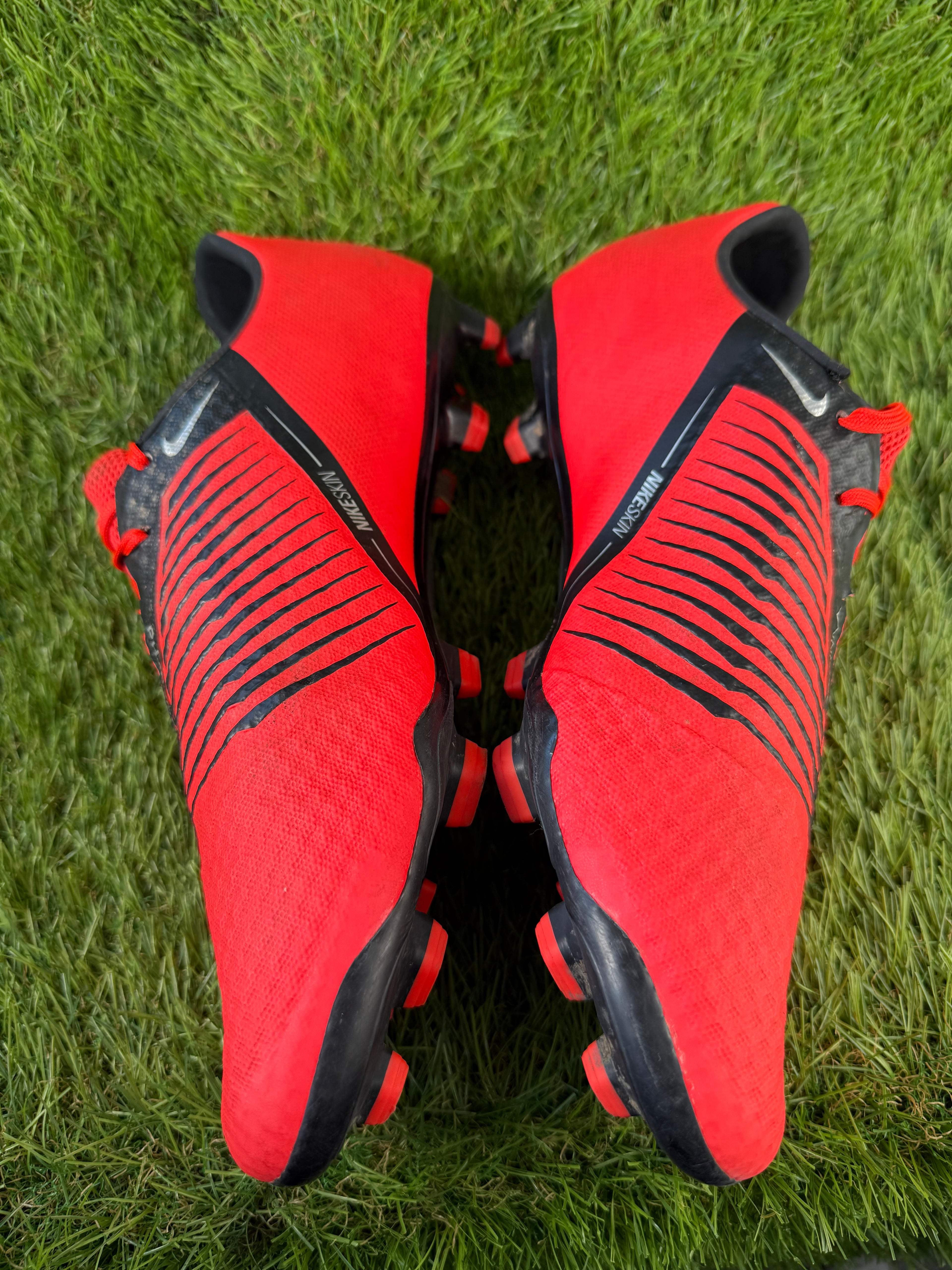 Nike Phantom Venom Academy Red FG - 11 UK