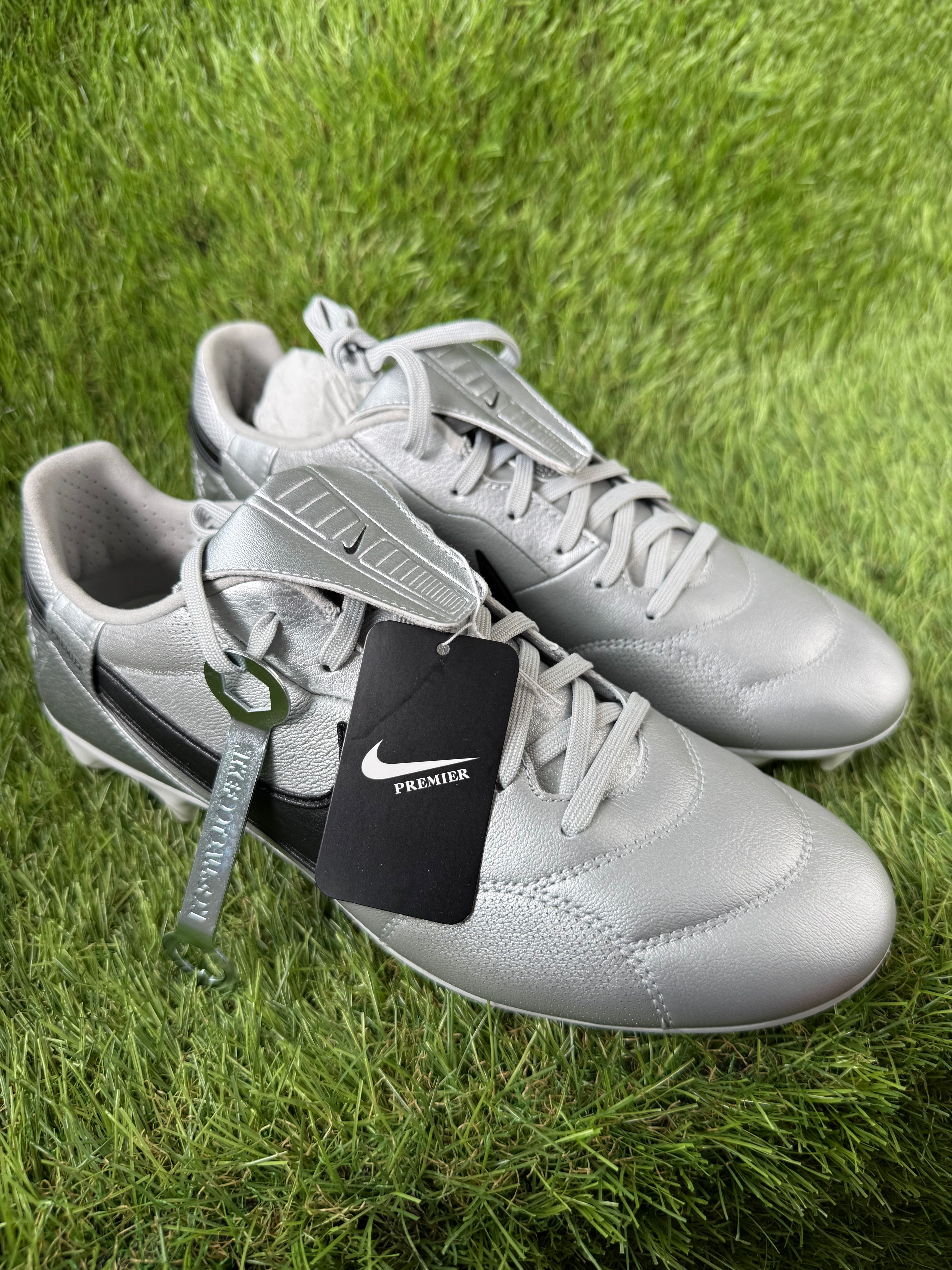 Nike Premier III Silver SG - 7.5 UK